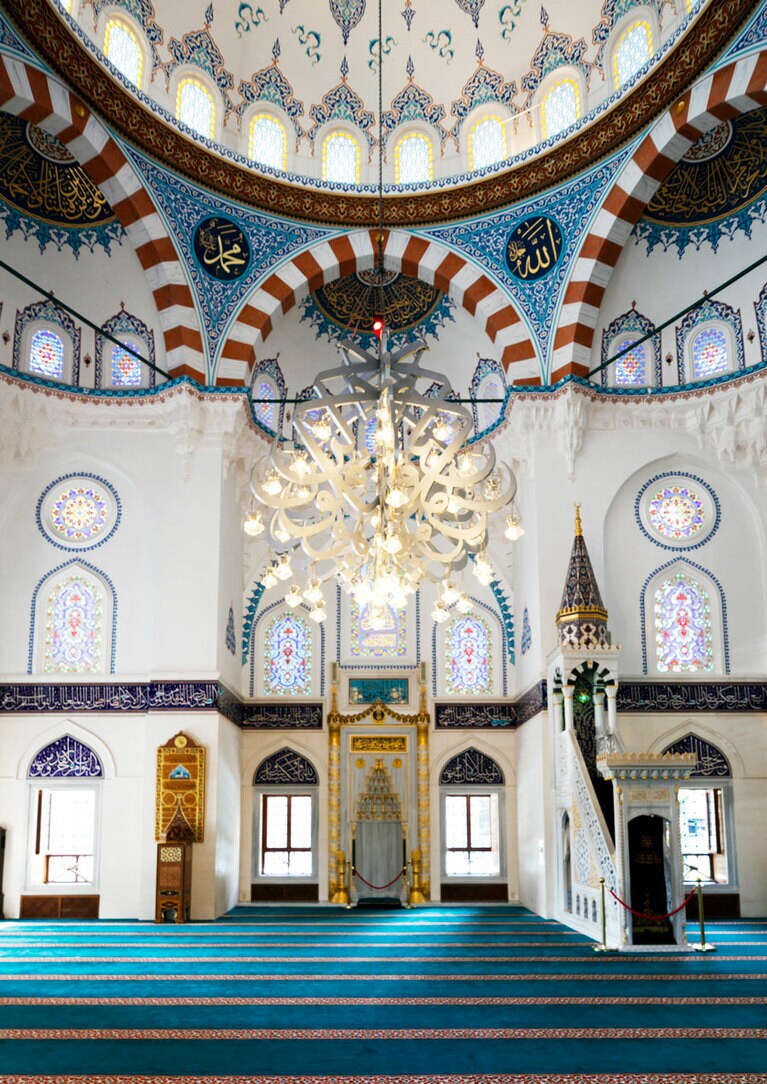 ドーム型の礼拝堂。現在の建物は二代目。トルコ人職人により2000年に建てられた。