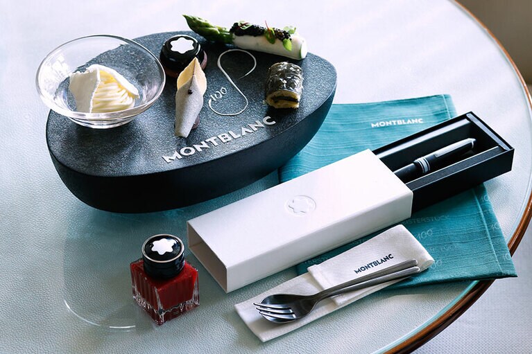 「ホワイトチョコレートのモンブラン グリオットチェリーのソース」ほか、「MONTBLANC Edition」メニュー。