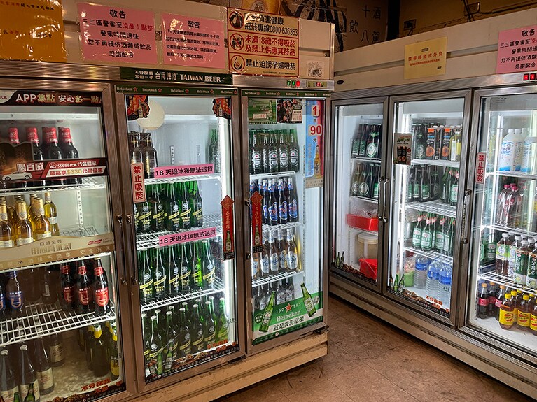 ソフトドリンクからアルコール類まで、各種ドリンクが揃っています。