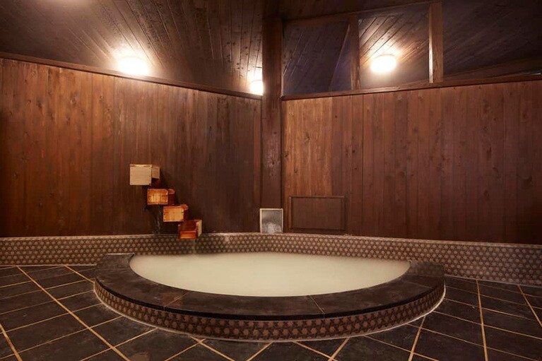 沼尻高原ロッジ［福島／猪苗代沼尻温泉］大浴場内風呂。