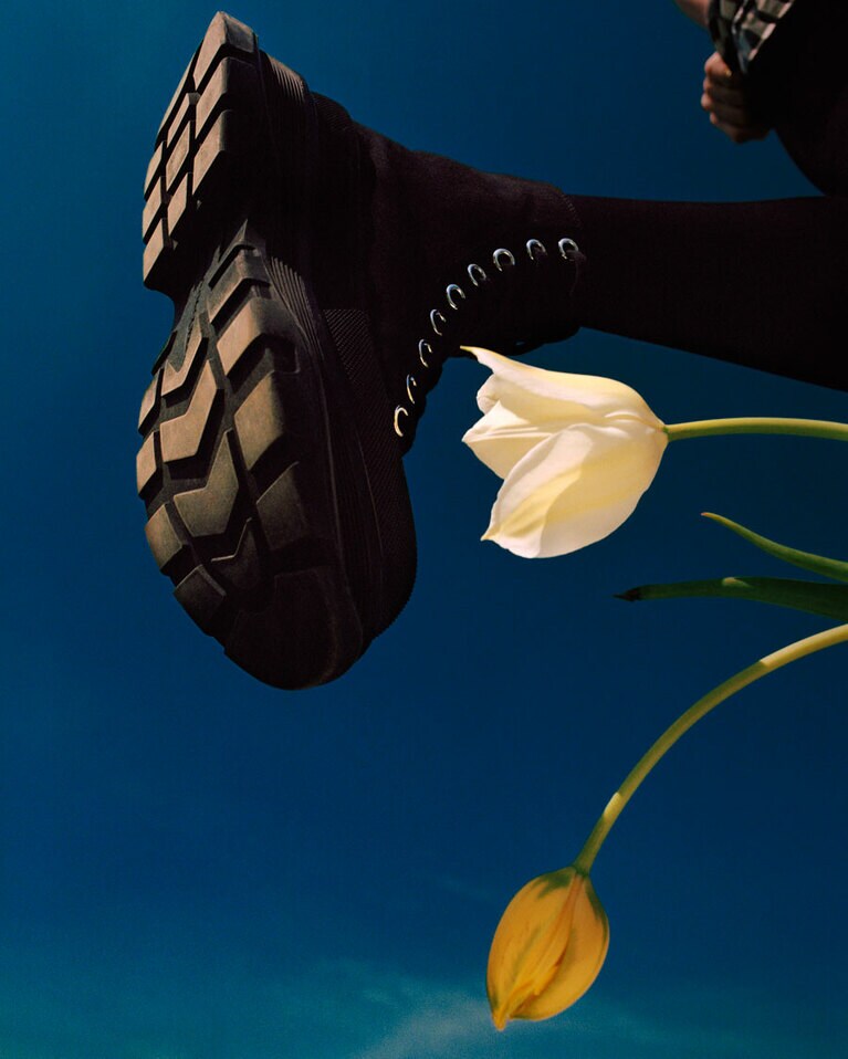 Tread Slick ウィメンズ ハイカット BLACK 82,000円。©EDDIE WREY