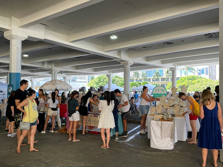 アラモアナセンターでの同マーケット。
