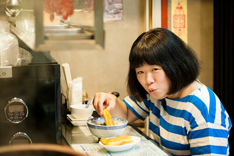 「香港では、お粥と揚げパンのセットが定番なんですよ」と伊藤さん。