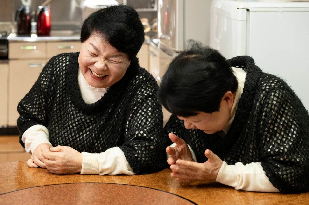 左から姉の深見美智子さんと妹の深見喜久子さん