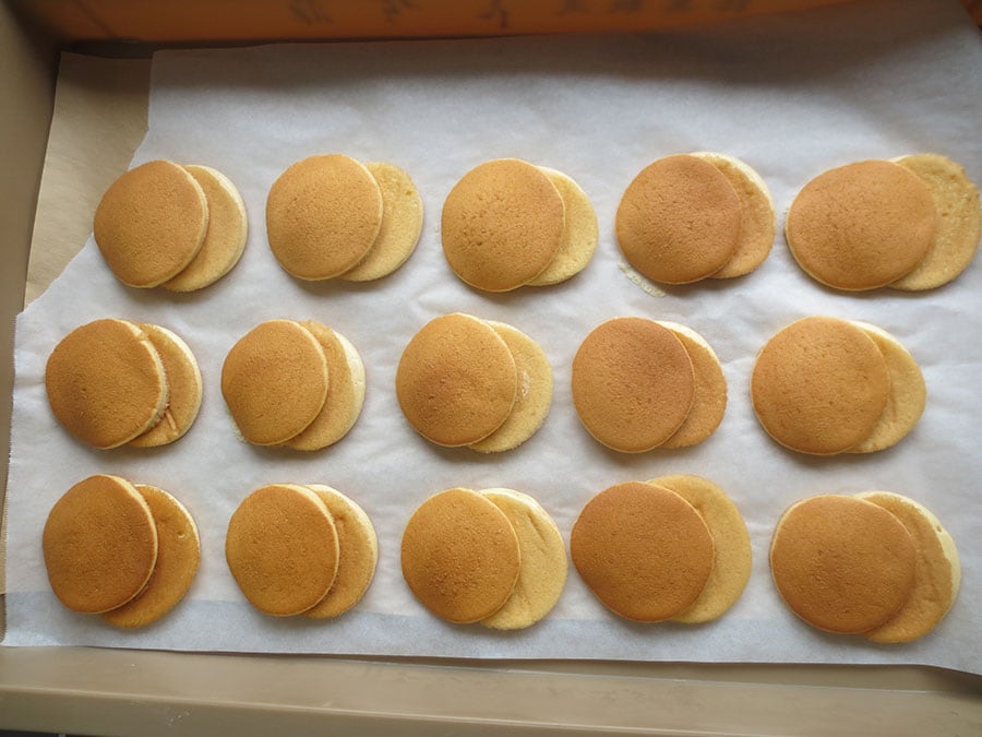 ふんわり、焼きたてのどらやきの皮。