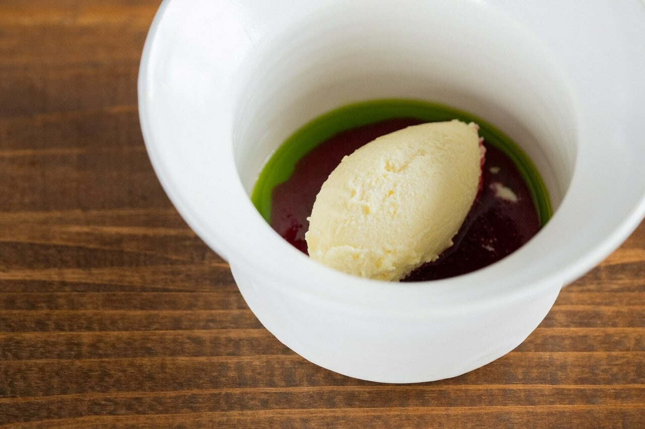 熊の内臓脂肪を使用した「熊アイス」。