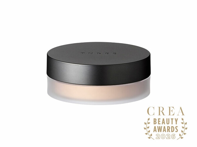 アドバンスドエシリアルスムースオペレーター ルースパウダー 全2種 6,050円／THREE