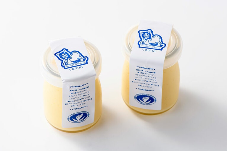 【秋田】ホテルエクセルキクスイの「なまはげの塩プリン」各380円(90㏄)。