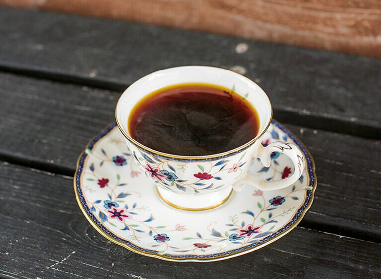 〈本日のホット珈琲〉 350円(税込)のほか、6種類のブレンド珈琲もオーダー可。17種類のトーストや〈コーヒープリン〉 320円(税込)なども人気。