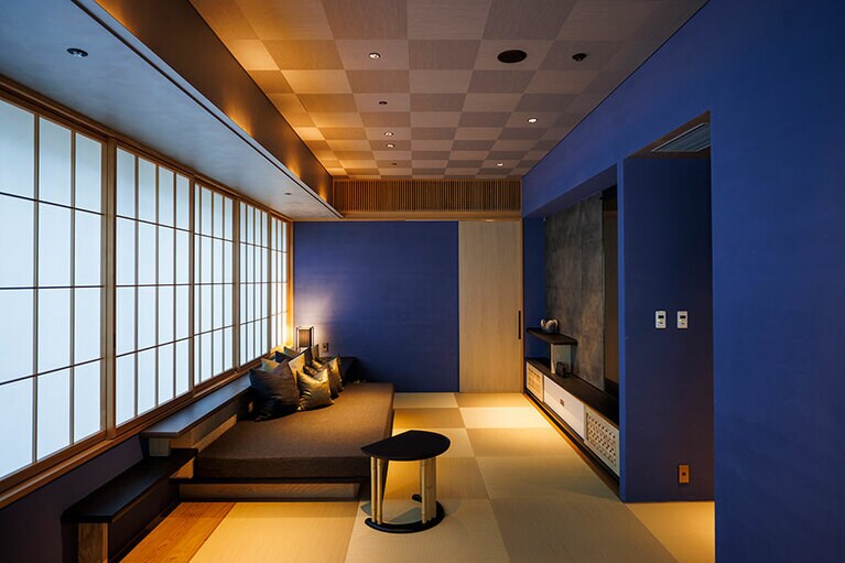 「菊」には、ダイニングテーブルやウォークインクローゼット、寝転べるソファも。