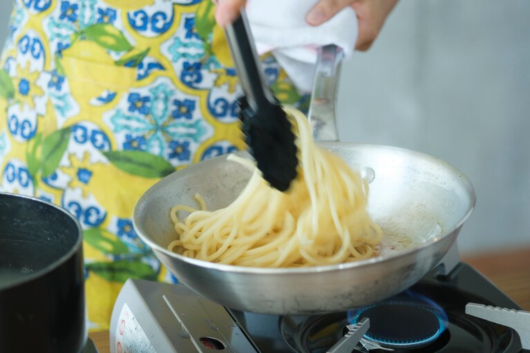 鍋から直接入れる。