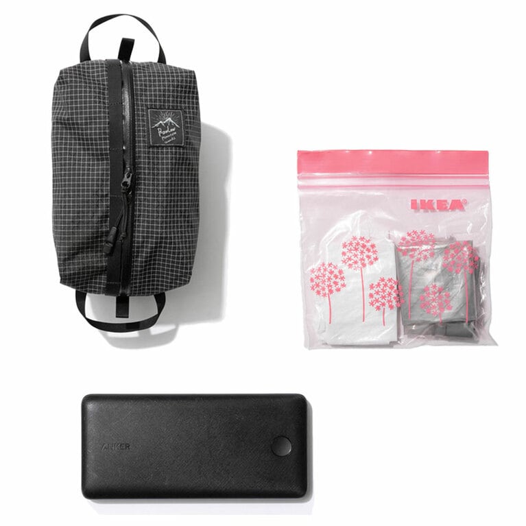 スタッフサックは、バックパックの上に取り付けられるので拡張用としても便利。