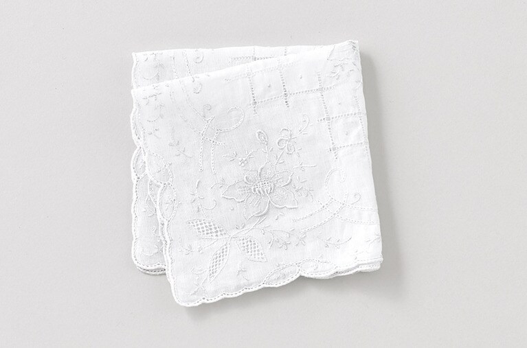 スワトウの「ハンカチーフ」5,000円／クラシクス・ザ・スモールラグジュアリ 日本橋人形町店