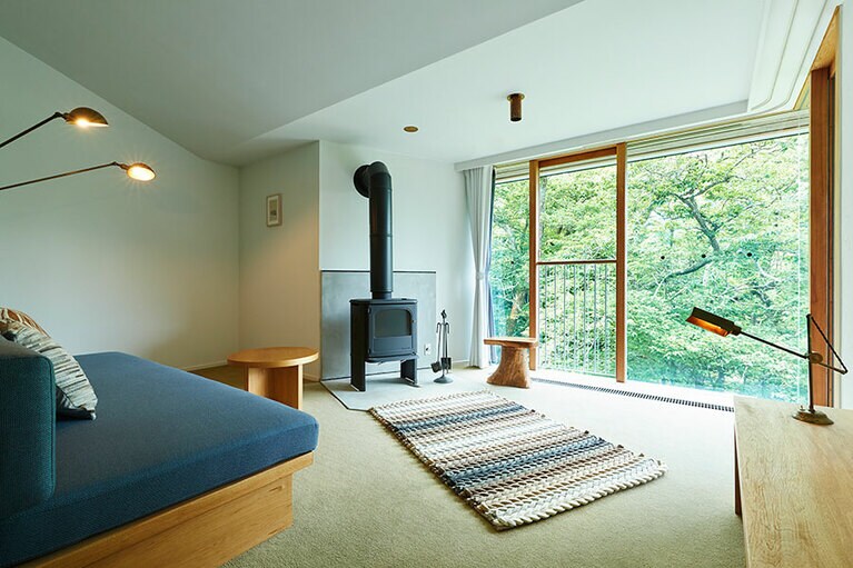 箱根リトリート före［神奈川／仙石原温泉］före客室 デラックスダブル【薪ストーブ付】。