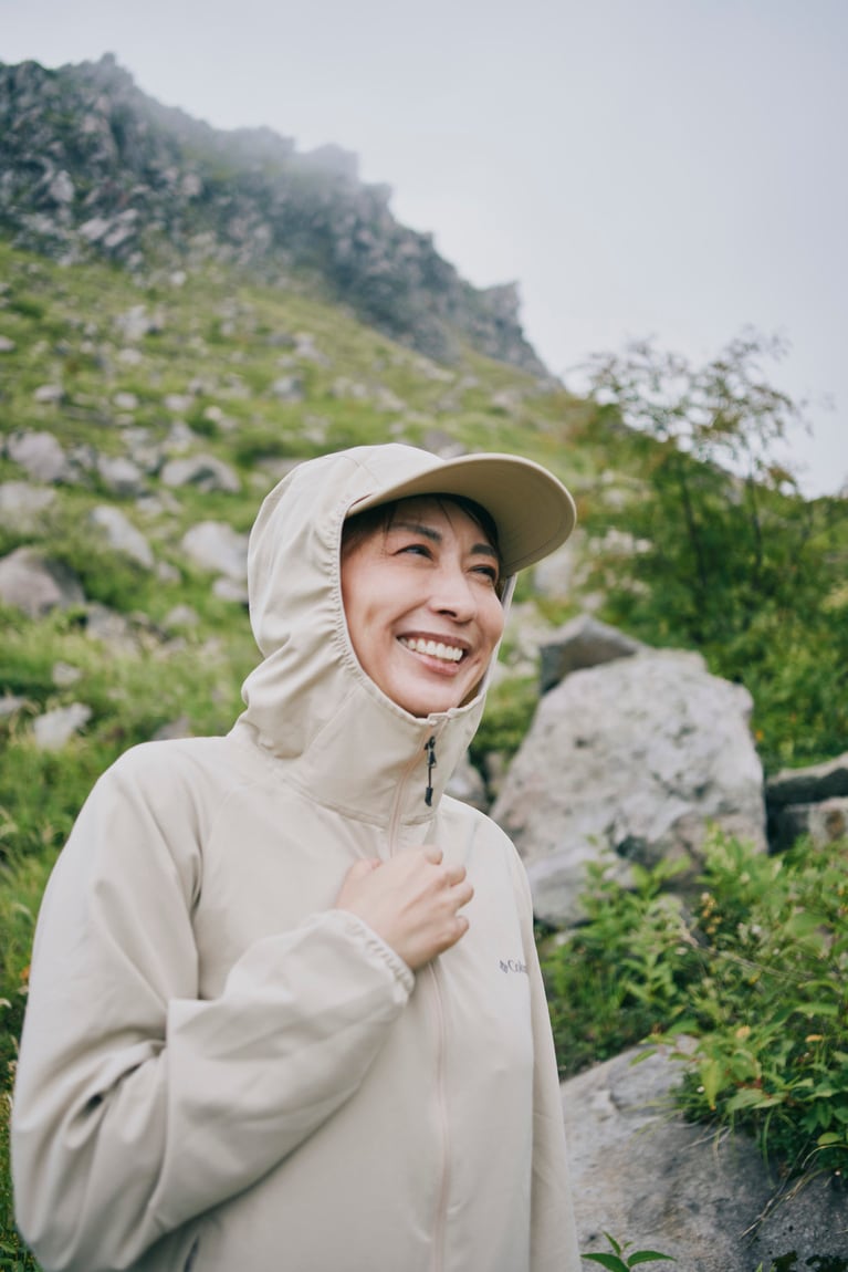 「フードがめちゃくちゃ被り心地いい！」と小椋さん。柔らかさと密着度がちょうどいいとご満悦。