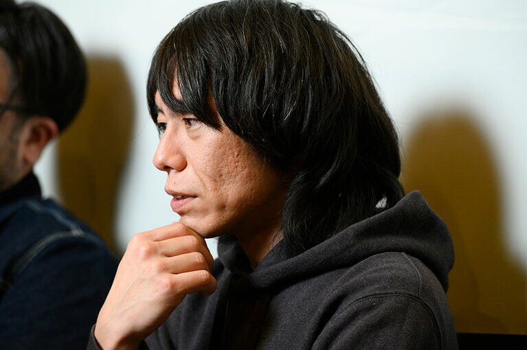 ドラムの伊奈。石塚と同じ立命館大学だったが、卒業後にバンドを組むことに。