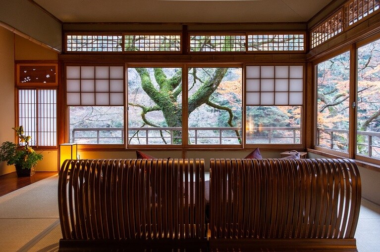 「月橋」の大きな窓から眺める絶景は、まるで一枚の絵画のよう。