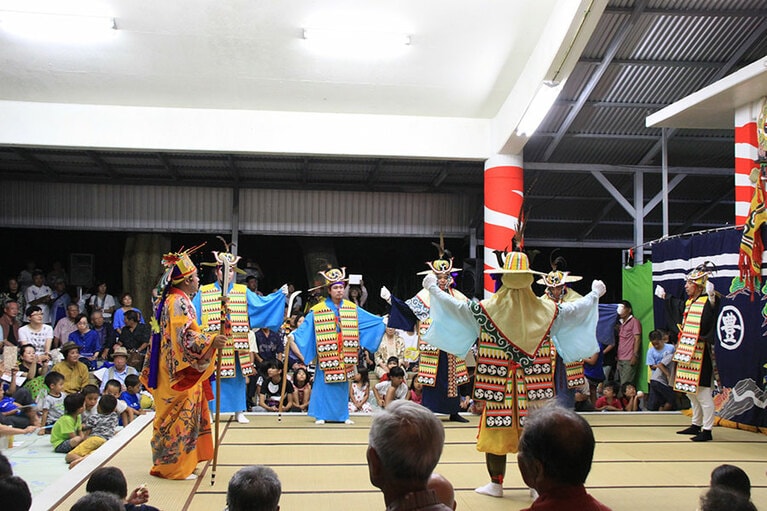 3日間にわたり繰り広げられる八月踊り。この期間、島内外から多くの見物客が集まります。©多良間村ふしゃぬふ観光協会