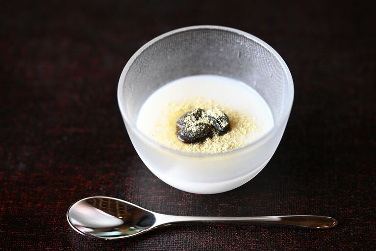 “やわらかで、自由”な佐渡の恵みをおまかせでいただく。ハレの日を彩る島レストラン「kaneto」