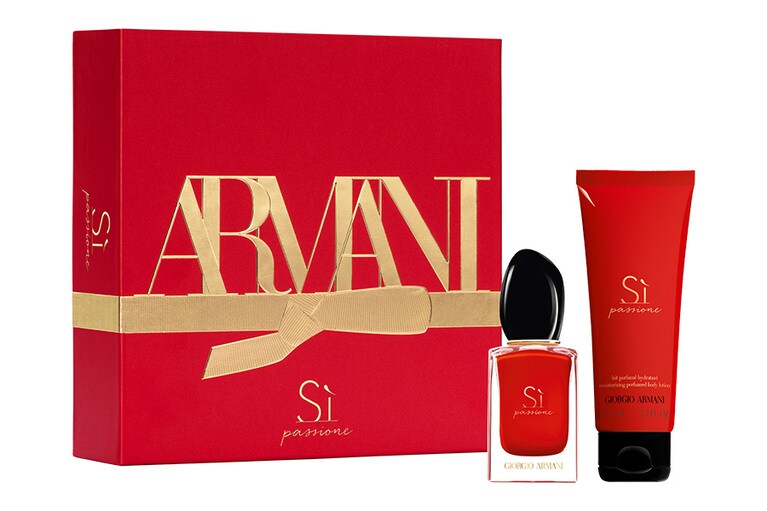 「シィ パシオーネ コフレ」 9,000円(限定発売)。セット内容：シィ パシオーネ 30ml、シィ パシオーネ ボディ ローション 75ml。