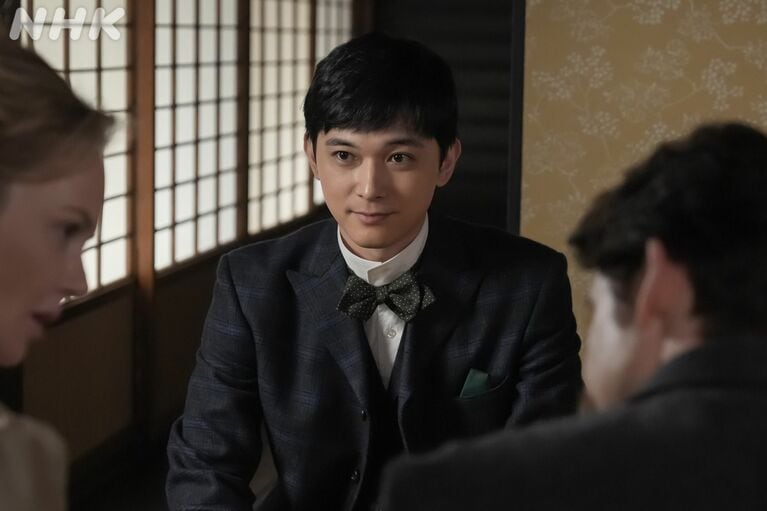 7枚…ヘブンがいずれ帰国することを自覚した錦織（『ばけばけ』公式Instagramより）