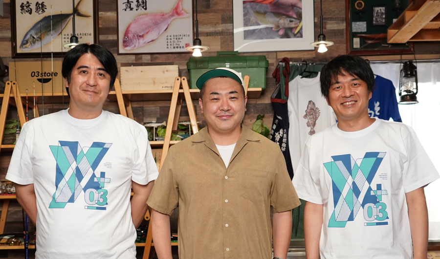 テレビプロデューサーの佐久間宣行(左)、オークラ(中央)、橋本和明(右)が前作に引き続きタッグを組んだ。