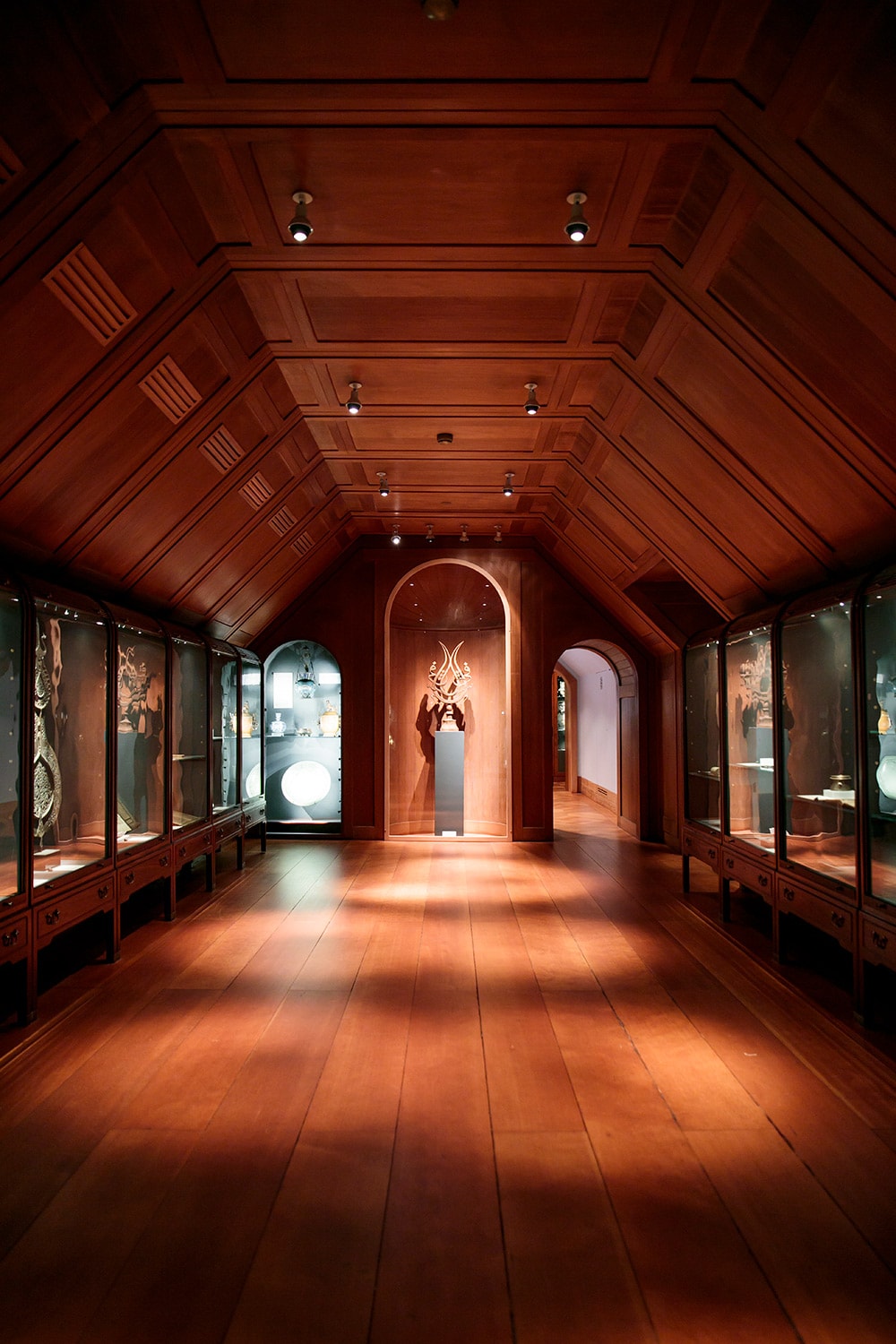 膨大なコレクションを誇る、イスラムアートの展示室は、「デンマーク近代家具の父」といわれる巨匠建築家、コーア・クリントの設計。
