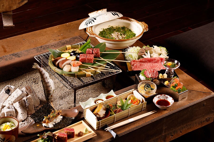 地元で採れた食材と、宮崎の「尾崎牛」を使った西麻布の「常」監修の夕食例。