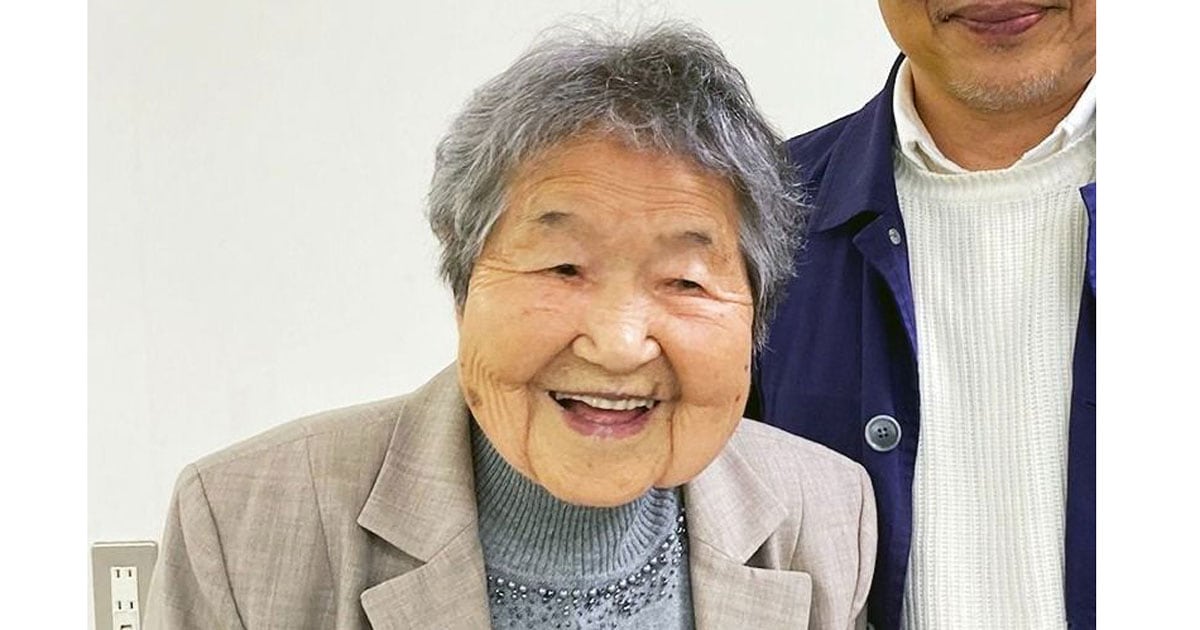 2ページ目 「恥ずかしい、でも、褒めて（笑）」103歳、哲代おばあちゃんが教え子の前で熱唱！