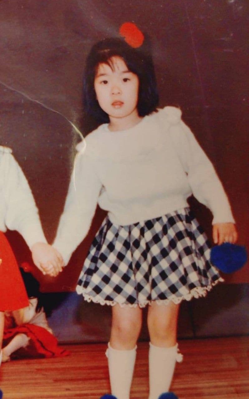 5歳の頃。幼稚園でのお遊戯会（本人提供）