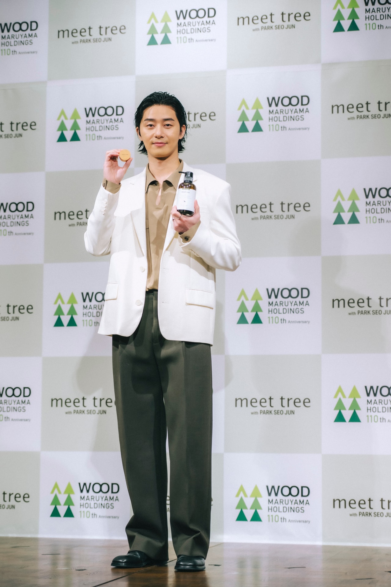 着こなしが素敵なパク・ソジュンさん。ブランドを連想させるカラーも似合う！