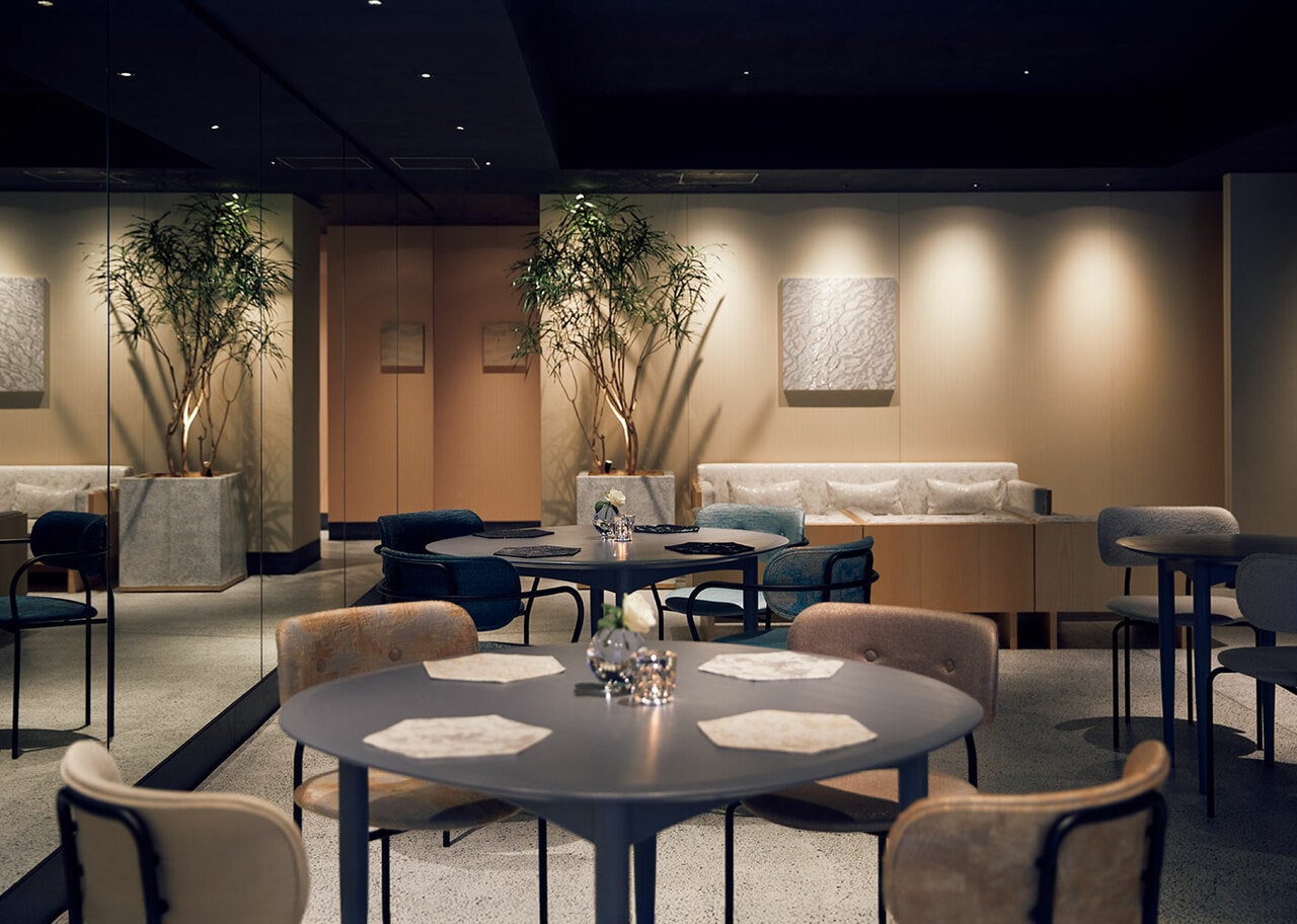 落ち着きあるカフェラウンジ。