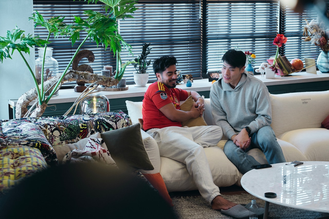 ウィリアム（左）とトモアキ（右）。Netflixリアリティシリーズ「ボーイフレンド」シーズン2 世界独占配信中　©Netflix