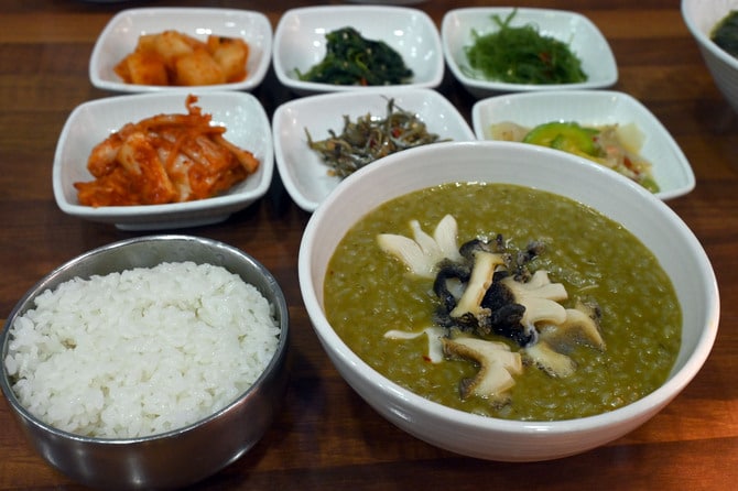 夢にまで見たアワビ粥（2万2000ウォン）。