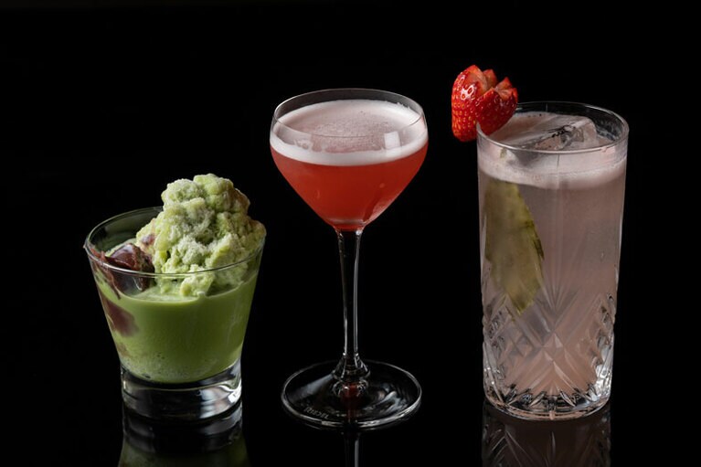 抹茶かき氷1,800円、赤富士1,700円、柏餅2,000円。