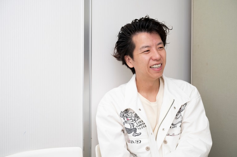 どんでんときーやんについて語る辻さん。思わず笑顔に　©文藝春秋