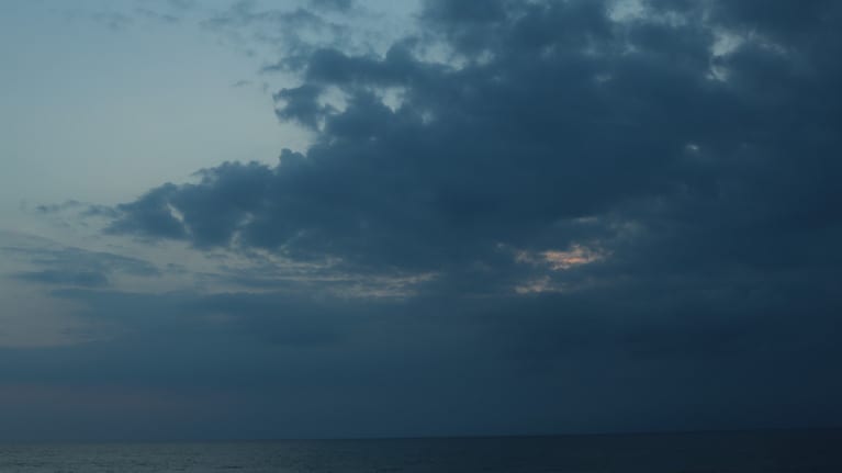 「私たちの新潟旅行」　大原えみ 「しっとり」 新潟の夏の夕暮れはしっとりしていた。