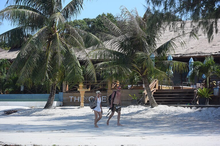 ロンサレム島サラセンビーチ。この6年でリゾート開発が急激に進んでいるそう。