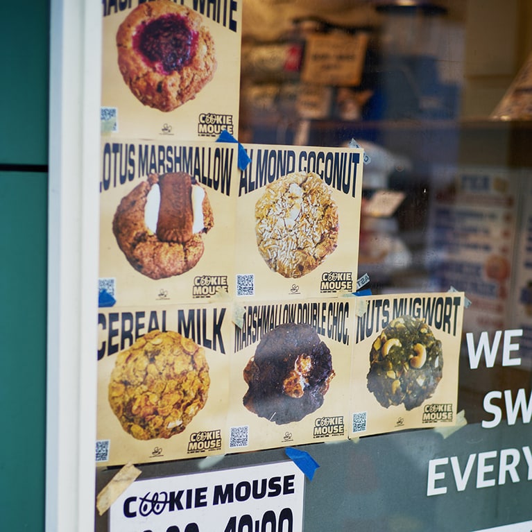 「COOKIE MOUSE」。大きくてトッピングもダイナミックなクッキーが常時数種類。