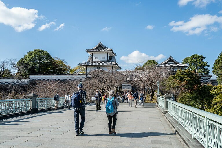 兼六園に隣接する金沢城。