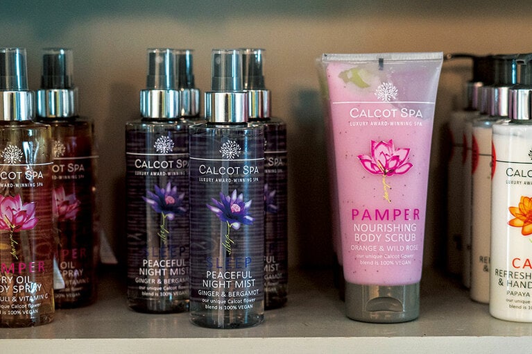 スパではオリジナルのプロダクトも販売している(ナイトミスト 4.99ポンドほか)。