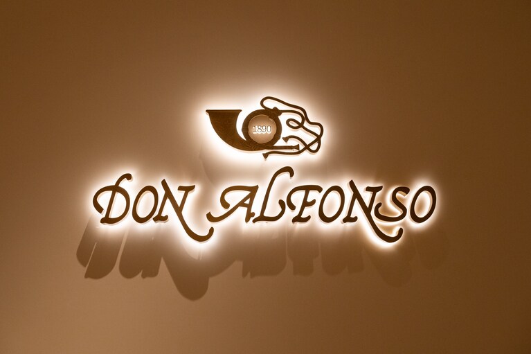 南イタリアに本店を構え、初代アルフォンソ・ヤッカリーノ氏の料理への熱い志と美味の伝統を受け継ぐ名店「ドン・アルフォンソ 1890」。