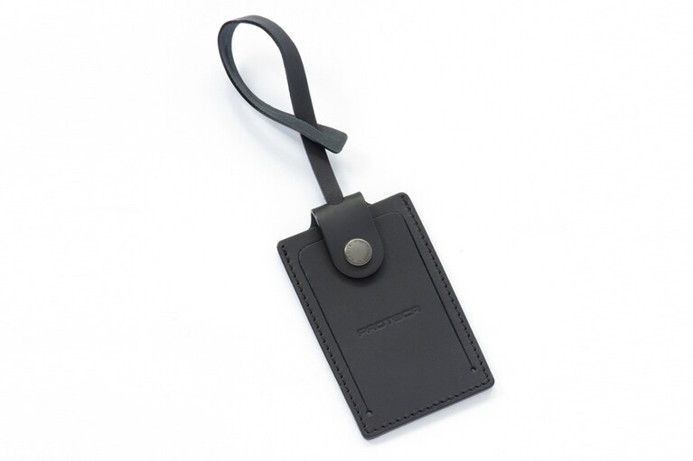 レザー製ネームタグ付きというのもうれしい！