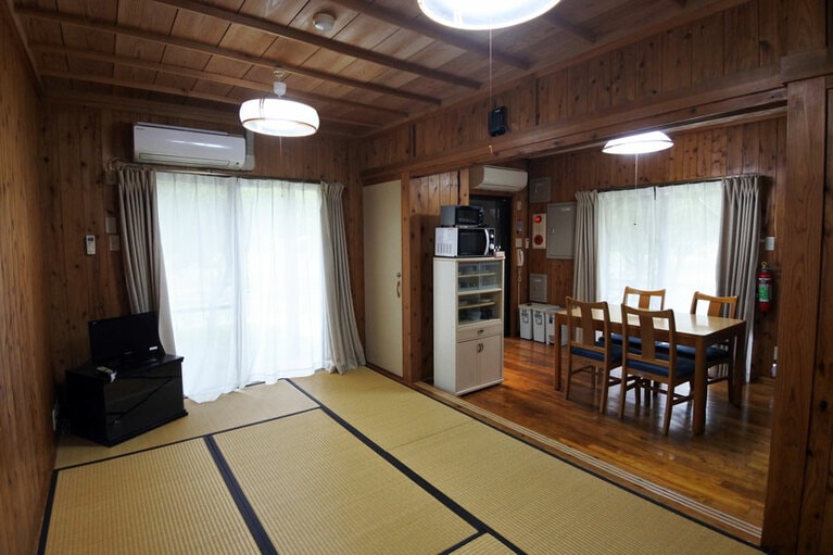 和室が1室の、一人旅におすすめな「シーバ―」。