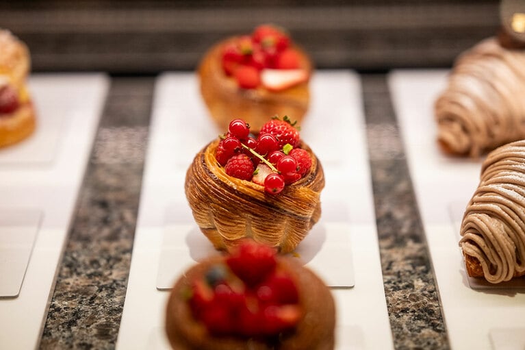 繊細なお菓子にうっとり。