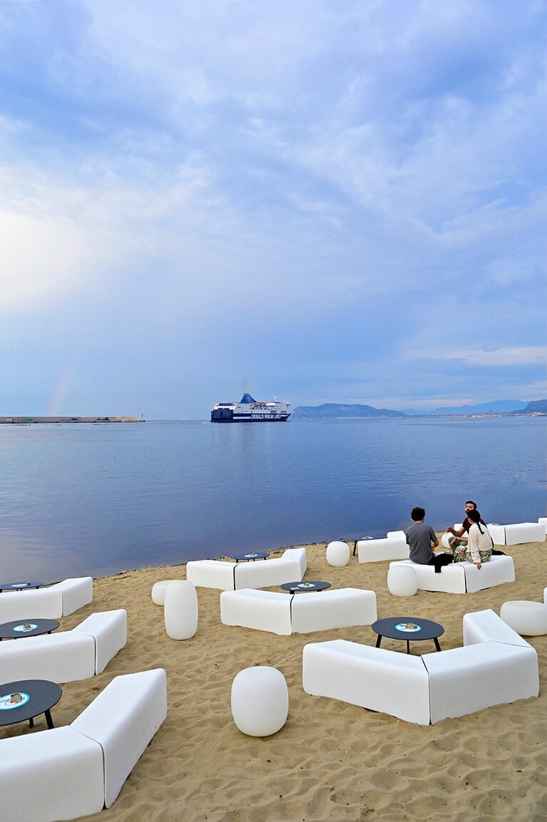 朝食やランチタイムも営業。