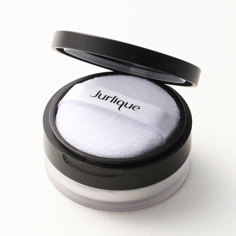 シルクフィニッシングパウダー ローズ 4,950円／ジュリーク