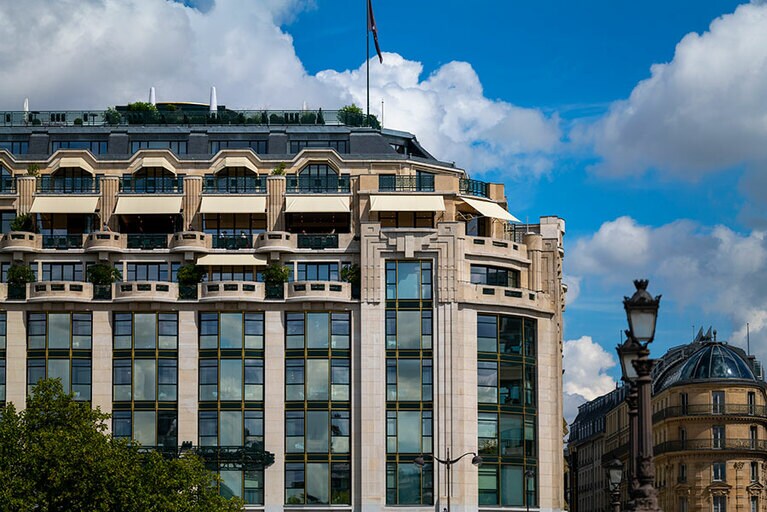 アール・デコ調の傑作である外観。