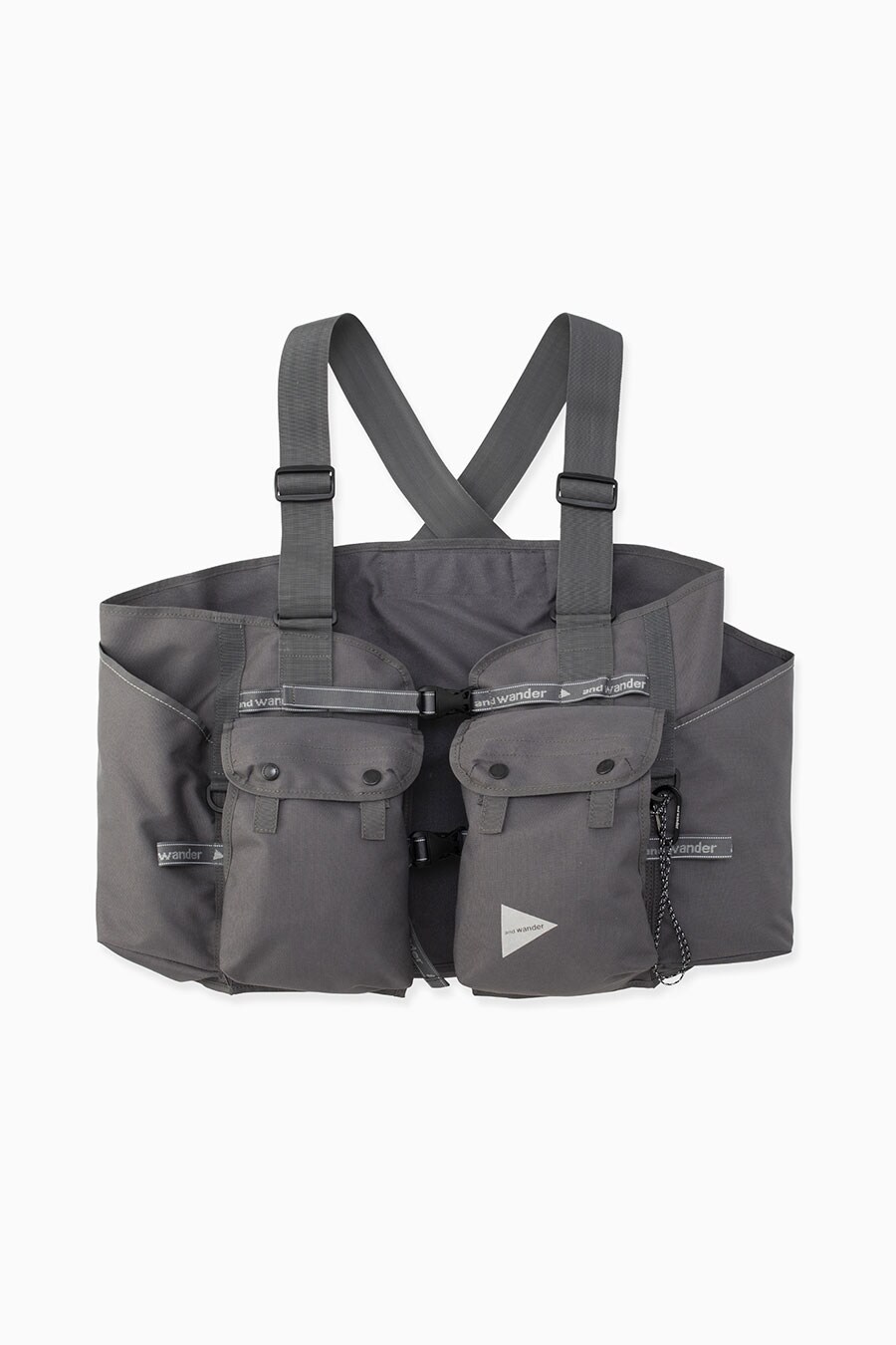 field vest(Color：black,gray)／19,800円。