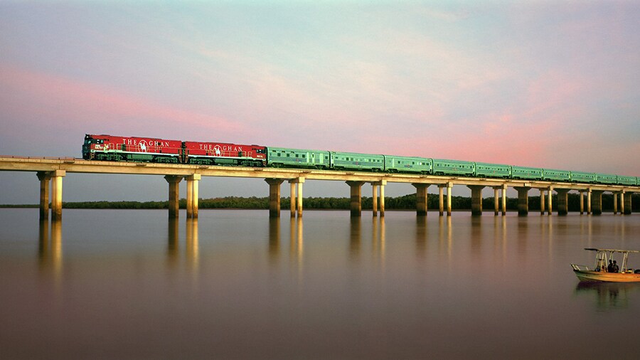ダーウィン～アデレード間、約3000キロを走り抜ける豪華列車「ザ・ガン号」。photo:Great Southern Rail